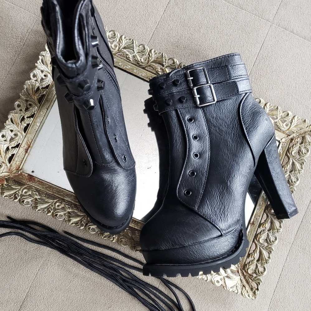 NWOT Booties
